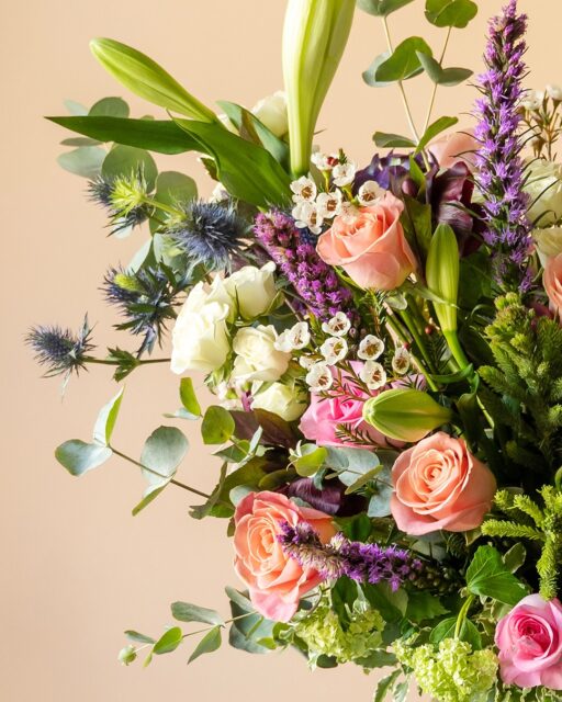 Swipe ➡️ to explore the charm of our floral creations! 🌸🌹
Flowers make every space brighter. 🌿💐
Shop our full collection online.

#aliaflowers #aliaflowersbloom #aliaflowersksa #aliaflowersbahrain #flowerarrangement
#FlowersMakeEverythingBetter #BloomWithStyle #FlowerDecor #FreshCutFlowers #BouquetInspiration #flowercollection