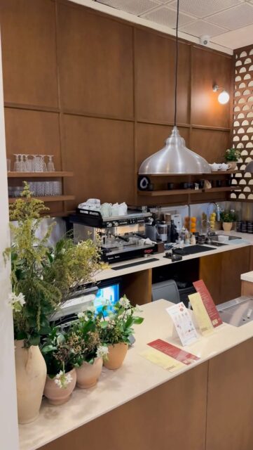 A beautiful celebration of Bunka no Hi 🇯🇵✨
On November 6th, Darseen Café at Bahrain Museum came alive with Japanese art, cuisine, and traditions.
Honored to have our Alia Flowers featured in the Ikebana workshop led by Karima Haji 🌸

@soundhealing.bykarima 
@chawanbh @bahrainnationalmuseum 
@darseencafebh 

#BunkaNoHi #JapaneseCulture #Ikebana #AliaFlowers #ChawanBH #BahrainEvents #bahrainmuseum #flowerworkshop #nextflorist