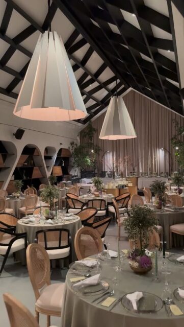 Thoughtfully designed with refined simplicity.
An elegant henna celebration that feels just right.
A beautiful Henna Party at Oliveto.

#HennaParty
#MehndiCelebration
#ElegantHenna
#aliaflowers
#timelesscelebration