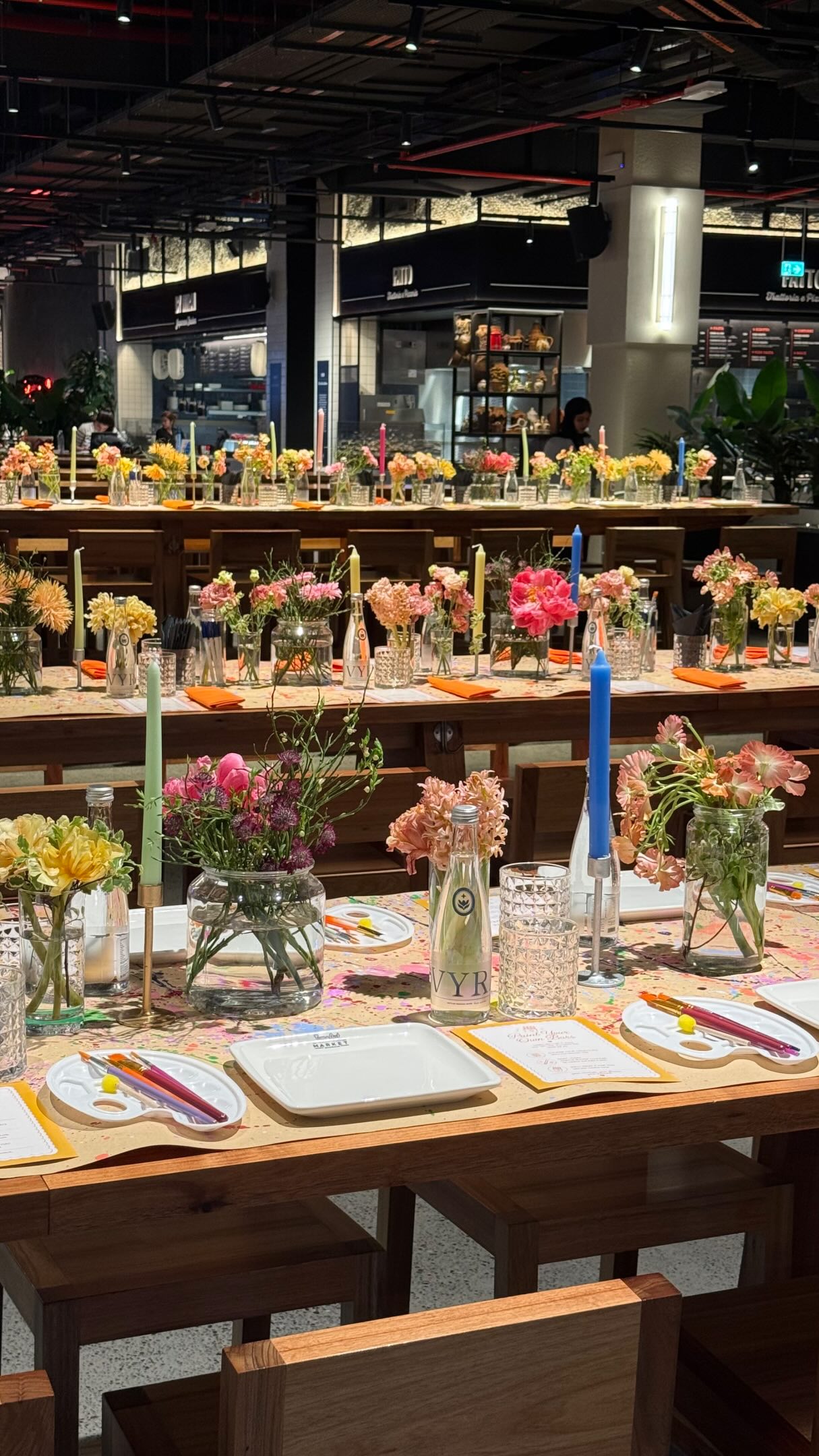 ✨ Creating color magic for Bon Chocolate, where florals and artisanal chocolate came together in a celebration of craftsmanship, detail, and edible artistry 🍫🌸

Location - @timeoutmarketbahrain 

#aliaflowers #bonchocolates #timeoutmarket #bahrainevents #floraldesigns